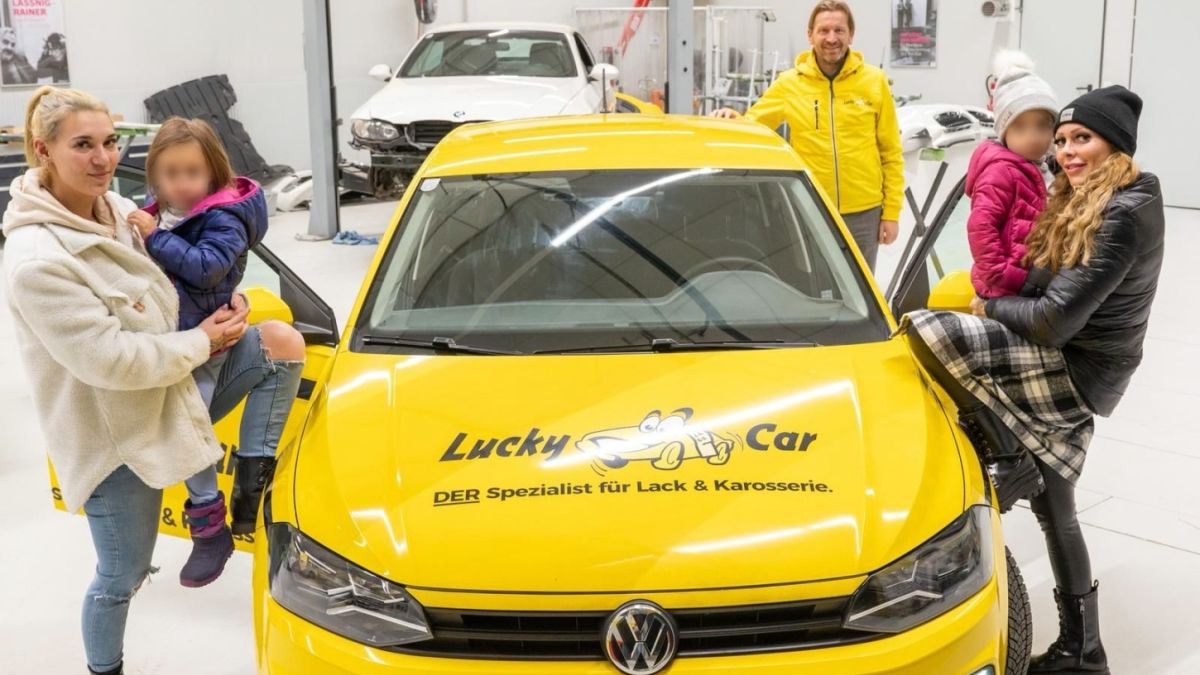 Christkind mit gelben Flügeln