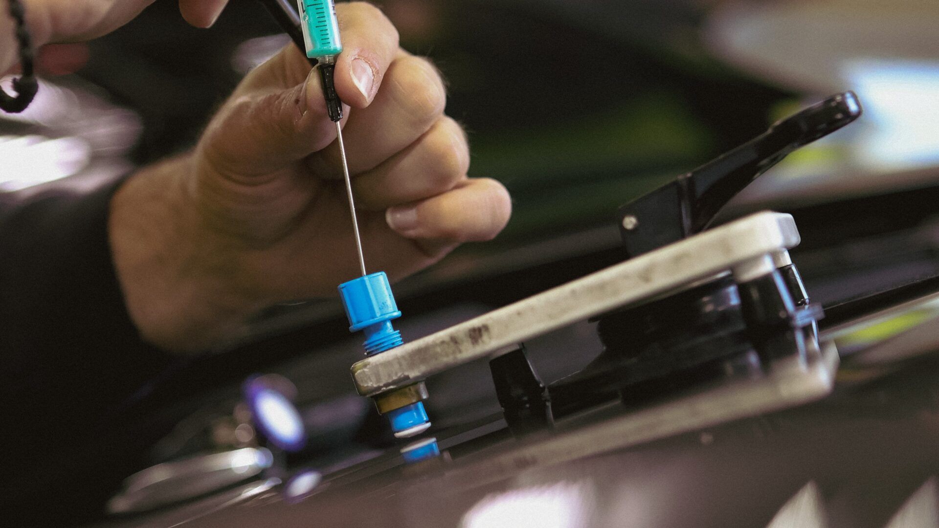 Windschutzscheibe wird repariert