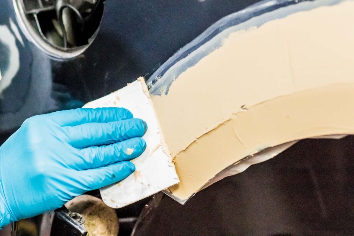 Unfallschaden wird mir Kit repariert