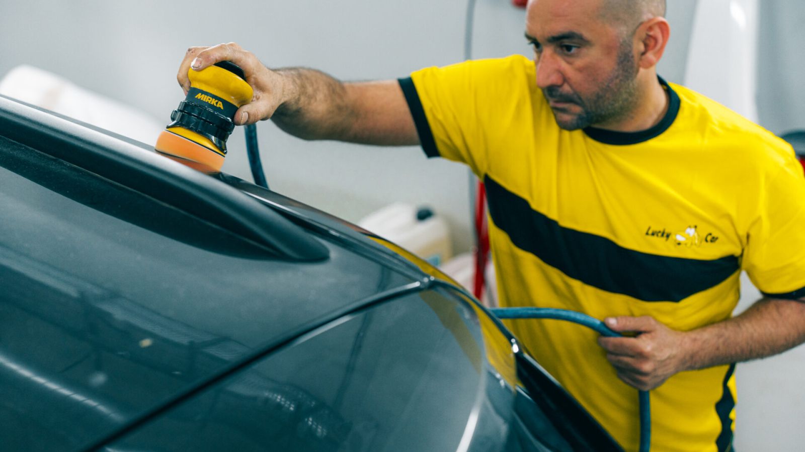 Lack und Karosserie Schaden am Auto