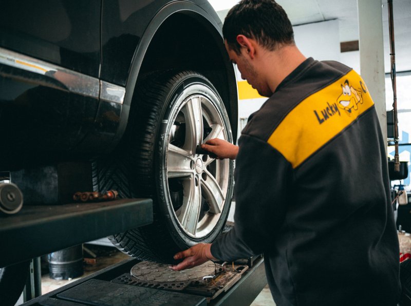 Sommerreifen & Bremsen: Der Guide für deine Sicherheit