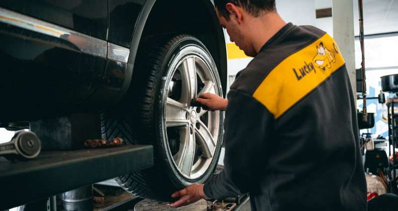 Sommerreifen & Bremsen: Der Guide für deine Sicherheit