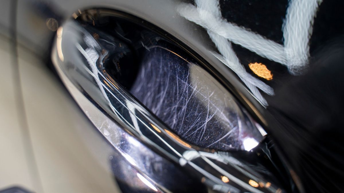 Leichte Kratzer in der Lackoberfläche