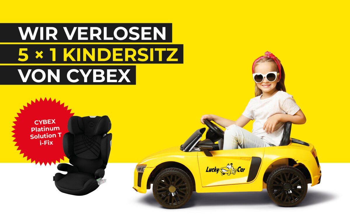 Kind im Spielauto, Cybex Kindersitz, Gewinnspiel-Werbung.