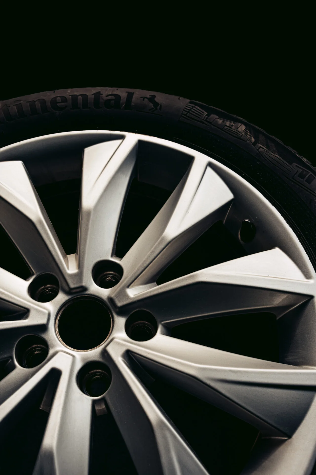 Lucky Car Mitarbeiter bei der Felgenreparatur