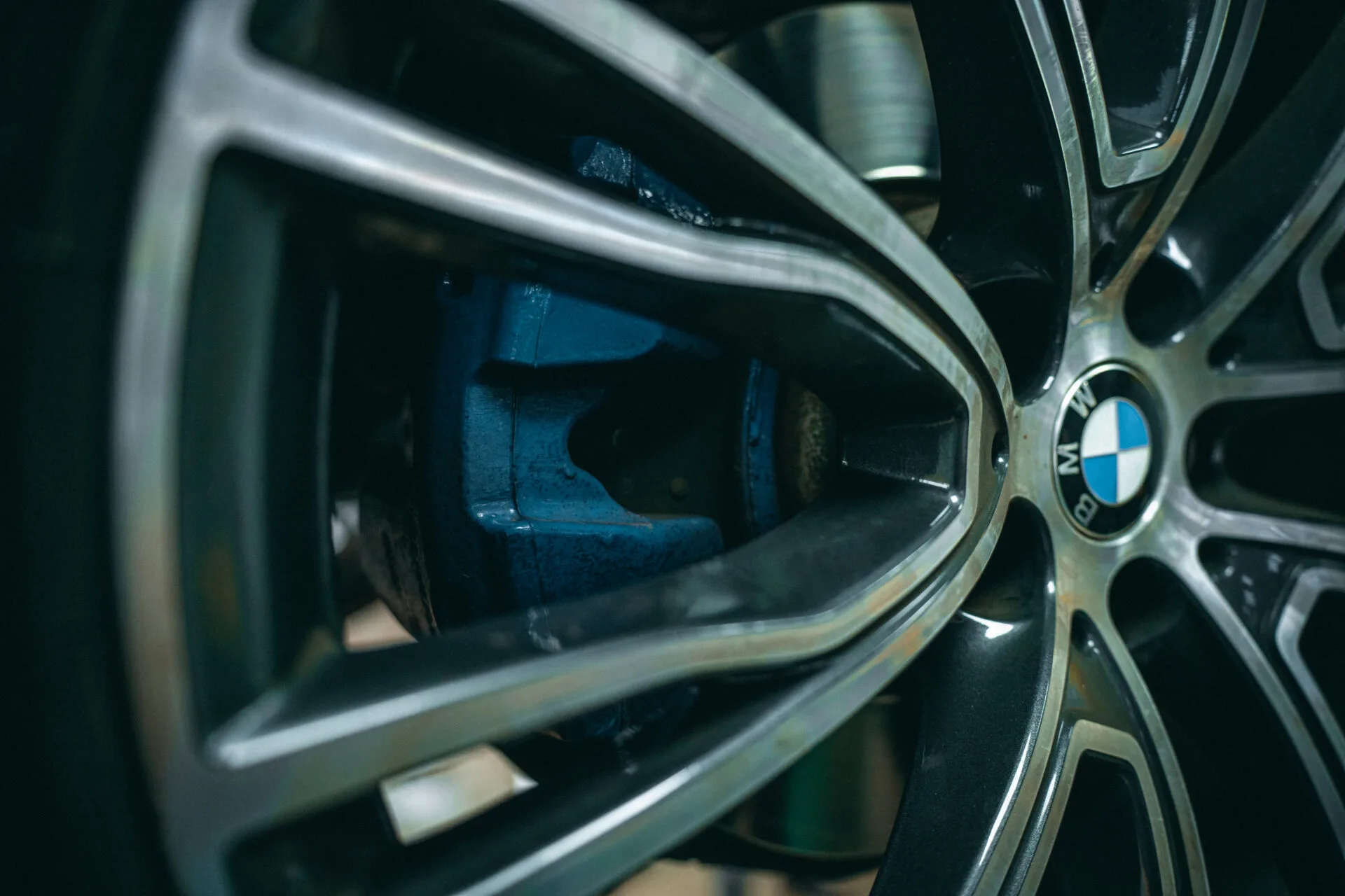 Felgenreparatur und Reifenservice bei Lucky Car