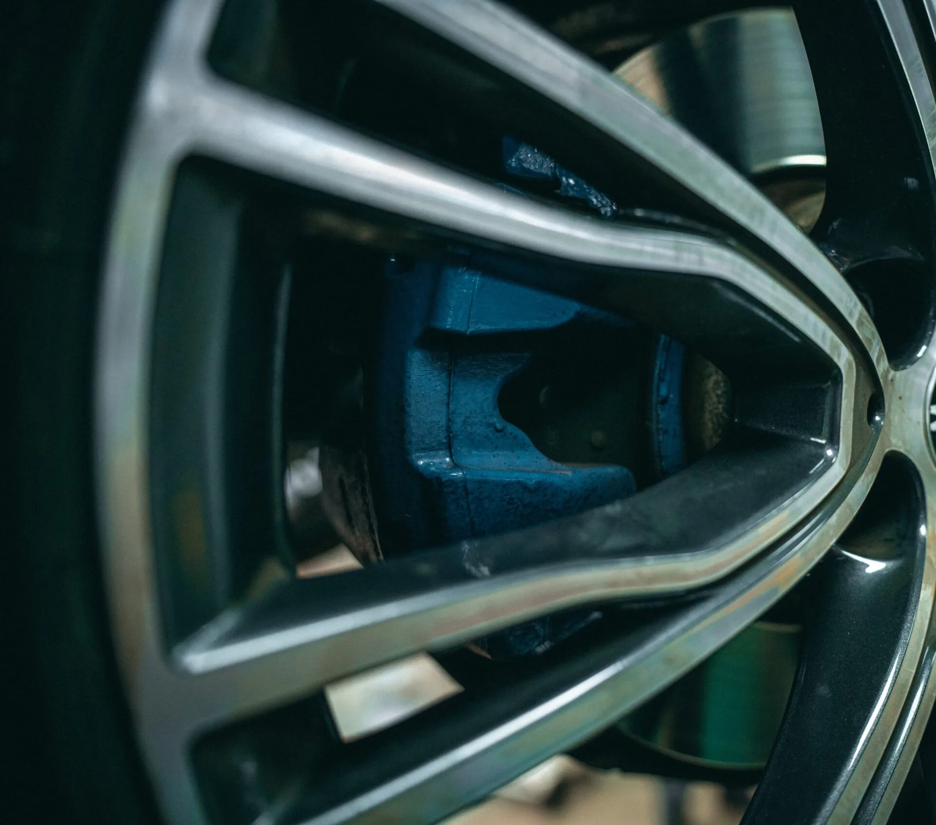 Bremsenprüfung in der Lucky Car Werkstatt